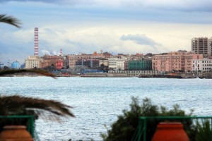 la ciminiera domina la città