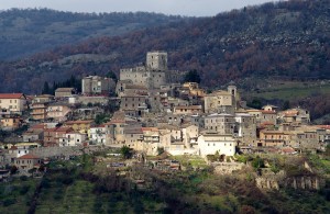 Torre Cajetani in primo piano