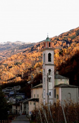 Lovero - Il paese con la chiesa di Santa Maria