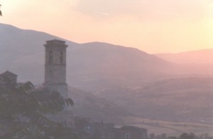 Dopo il tramonto la torre si illuminerà col vento .