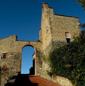 La porta e il cassero di Tignano