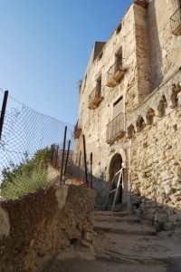 camminando verso il castello di Amantea