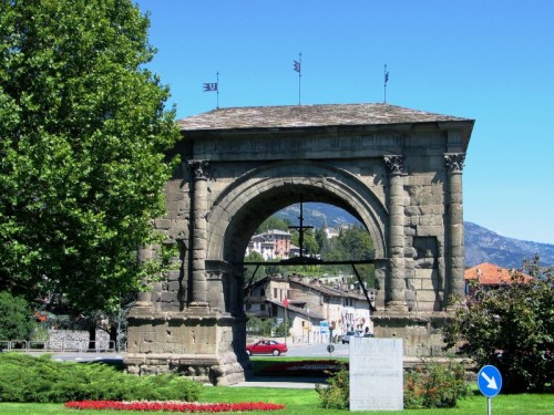 Aosta - AOSTA - Panorama con Arco Romano di Augusto
