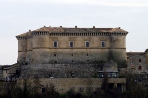 Castello di Alviano in primo piano