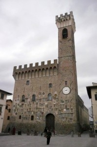 PALAZZO PRETORIO dalla piazza