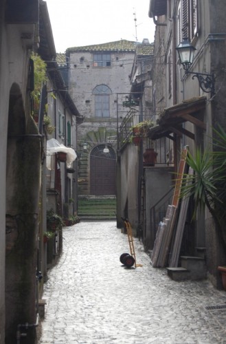 Magliano Romano - Il castello visto dal borgo. Magliano Romano - Il castello visto dal borgo.