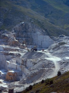 Lo so ! non si riconosce il comune..ma è carrara la biennale 2002