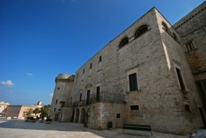 il castello aragone a Conversano dimora dei Conti Acquaviva