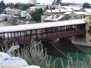 IL PONTE DEGLI ALPINI CON LA NEVE