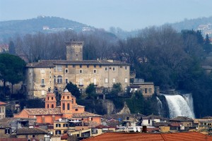 Castello e la sua cascata a Isola Del Liri