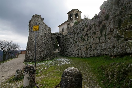 Arpino - Arco a sesto acuto