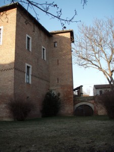 Un lato del castello di Lomello