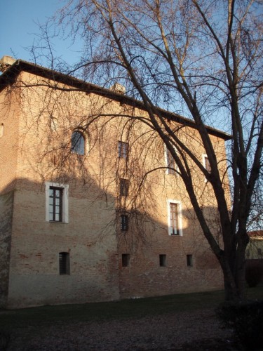 Lomello - Un altro lato del castello di Lomello Lomello - Un altro lato del castello di Lomello