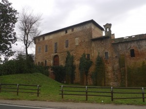 Il castello di Fombio lungo il vecchio percorso della via Emilia