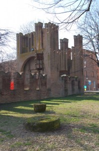 La doppia porta del Castello