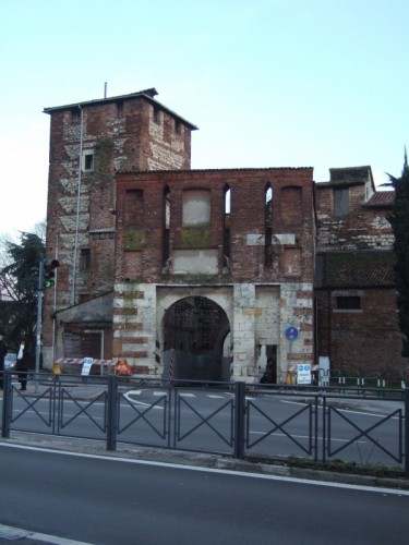 Vicenza - porta e torre antica Vicenza - porta e torre antica