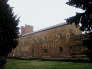 Il Castello: vecchie mura, nuova torre