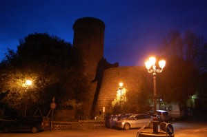 Castello, torre con torrione.