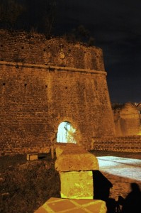 La parte esterna della fortificazione con lo stemma dei Borgia.
