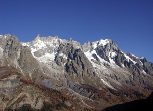 Il Gruppo del Monte Bianco salendo la ferrata al Mont Chetif