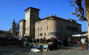 La Rocca Sanvitale nel giorno del mercatino