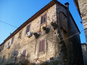 particolare delle mura in via Circonvallazione