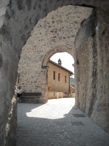 Vallo di Nera - la porta del borgo