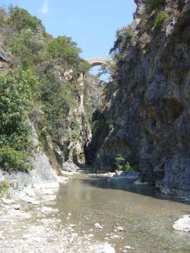 Civita - Il "ponte del diavolo" sul fiume Raganello