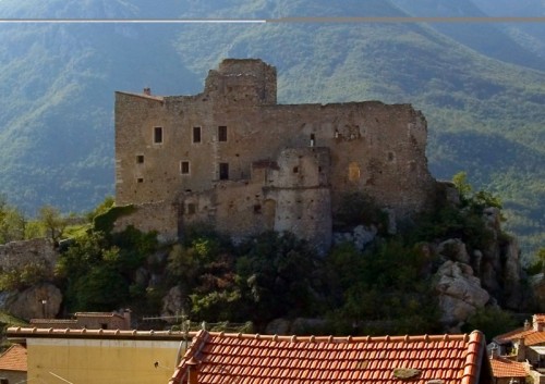 Castelvecchio di Rocca Barbena - Ancora un 1° piano per questo magnifico castello