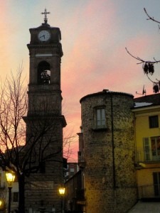GIAVENO - scende la sera…s’illumina la torre