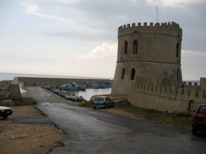 Torre Vado : Lato nord e cinta muraria della Torre