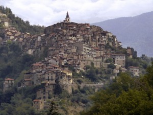 Paese mio che stai sulla collina…