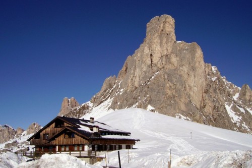 Colle Santa Lucia - Come spicca la Gusela Nuvolau da Passo Giau Colle Santa Lucia - Come spicca la Gusela Nuvolau da Passo Giau