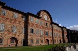 Il luminoso retro del Castello di Sammezzano