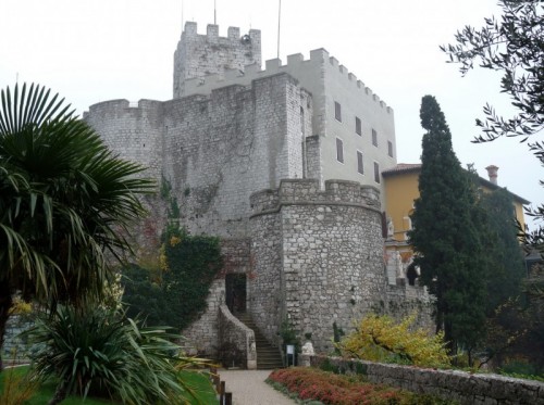 Trieste - il Castello nuovo di Duino dei Torre e Tasso / Thurn und Taxis