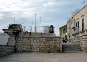 Passeggiata sull’ antica cinta muraria del nucleo storico