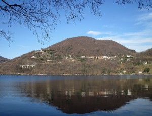Nella collina orientale del lago