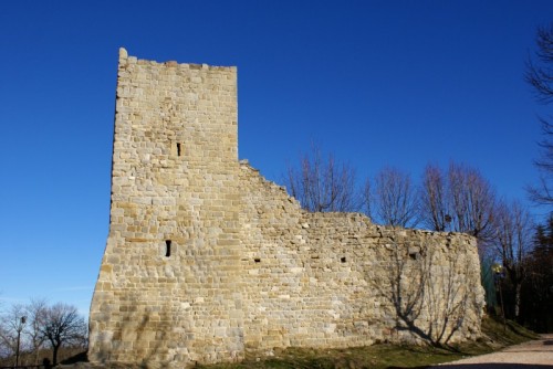 Montemonaco - Torrioni delle antiche mura castellane di Montemonaco (Ascoli Piceno)