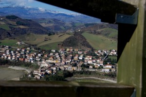 Cornice in legno massiccio……….. Mercatale