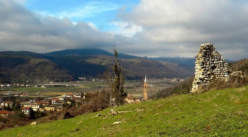 Tregnago - Ai piedi di castello scaligero.... Tregnago - Ai piedi di castello scaligero....