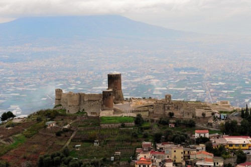 Lettere - il castello di Lettere (X secolo) Lettere - il castello di Lettere (X secolo)