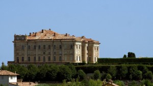 Guarene, il lato B del castello