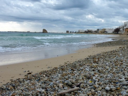 Salve - Marina di Salve, con ciotoli, sabbia, mare stupendo e la Torre Salve - Marina di Salve, con ciotoli, sabbia, mare stupendo e la Torre