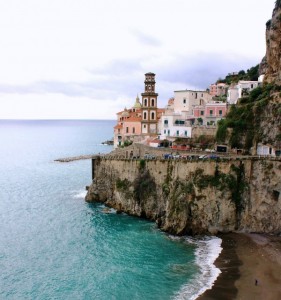 …un saluto da Atrani…mentre solo sulla spiaggia mi perdo nei ricordi