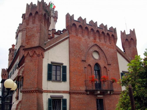 Varallo Pombia - Castello fine '700 veduta laterale