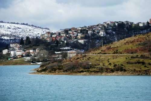 Campotosto - il borgo sul lago Campotosto - il borgo sul lago