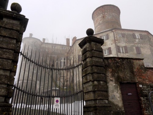 Rocca Grimalda - oltre il cancello......