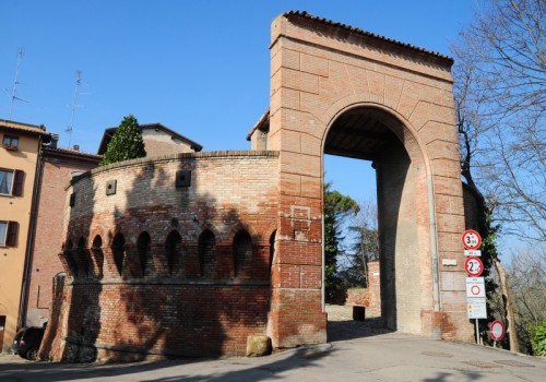 Dozza - IL RIVELLINO - A DIFESA DELLL'INGRESSO Dozza - IL RIVELLINO - A DIFESA DELLL'INGRESSO