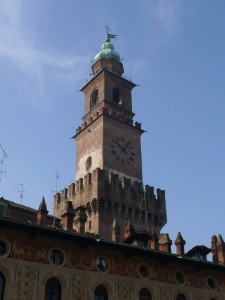 La Torre del Bramante dalla Piazza Ducale