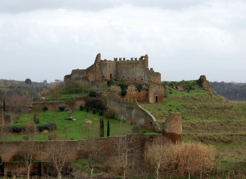 Tuscania - Ruderi di Tuscania Tuscania - Ruderi di Tuscania